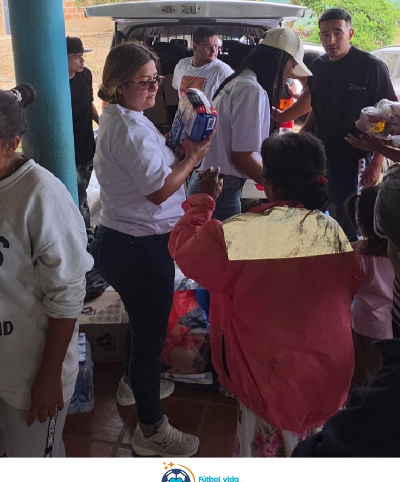 Descarga de víveres para la comunidad Emberá Chamí
